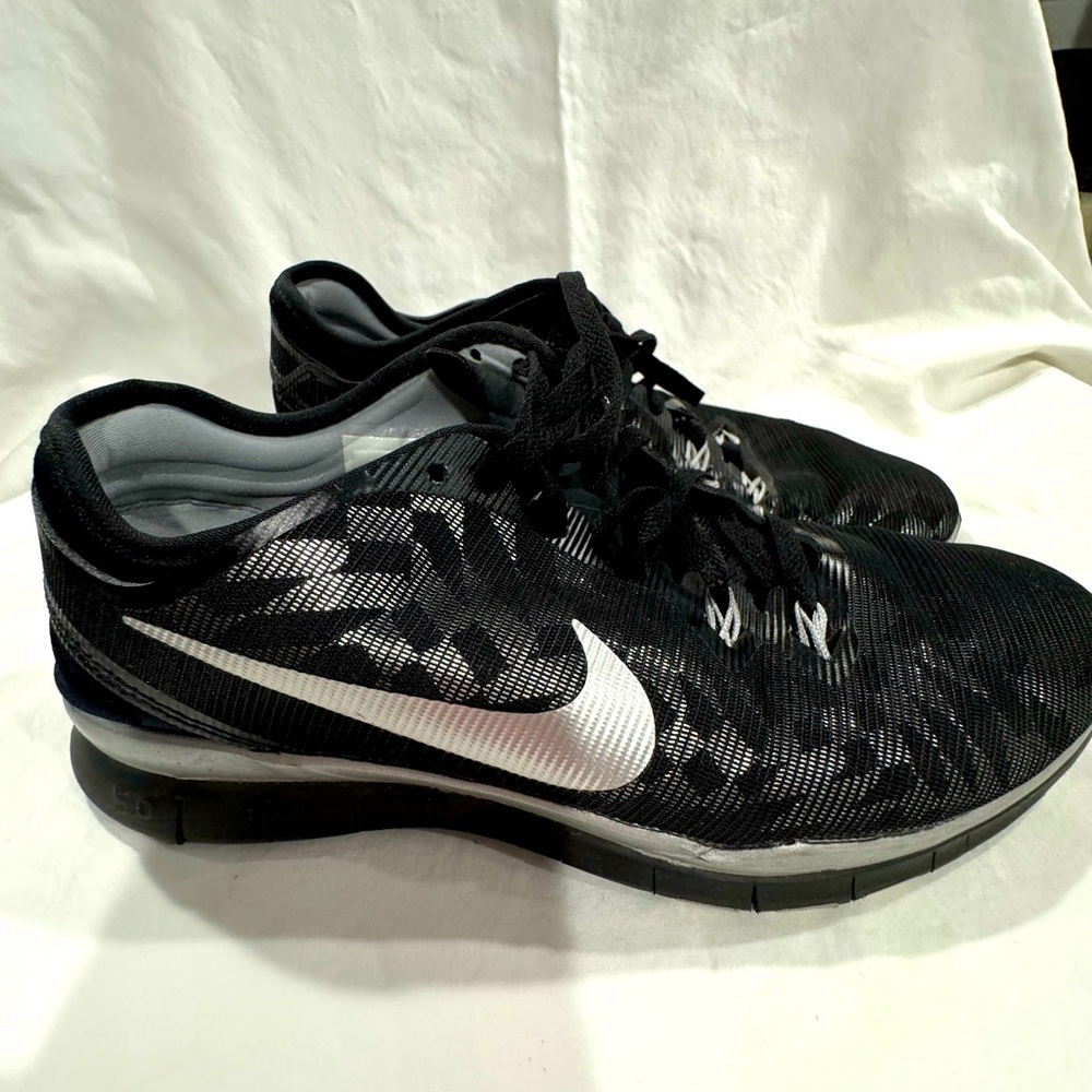 Nike Tennis Shoes